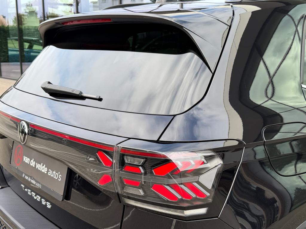 Volkswagen T-cross 1.5 tsi 150pk dsg r-line | camera | trekhaak | navi | iq