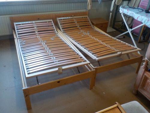 Massief grenen ledikant met verstelbare bodem zonder matras