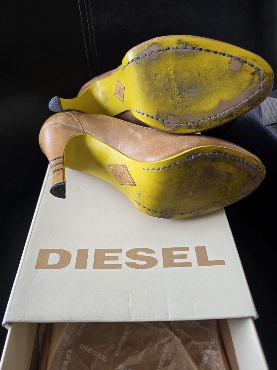 Pumps okergeel Diesel maat 40 Hakhoogte 10 cm Bieden mag