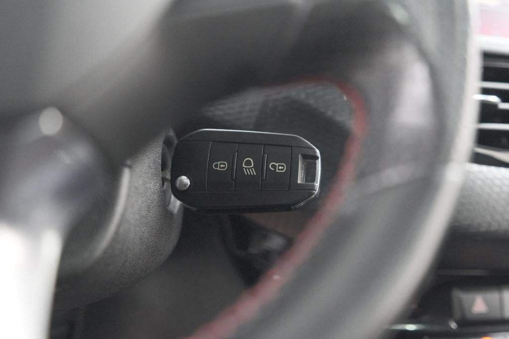 Peugeot 2008 puretech 110 eat6 gt | trekhaak | camera | panoramadak | apple