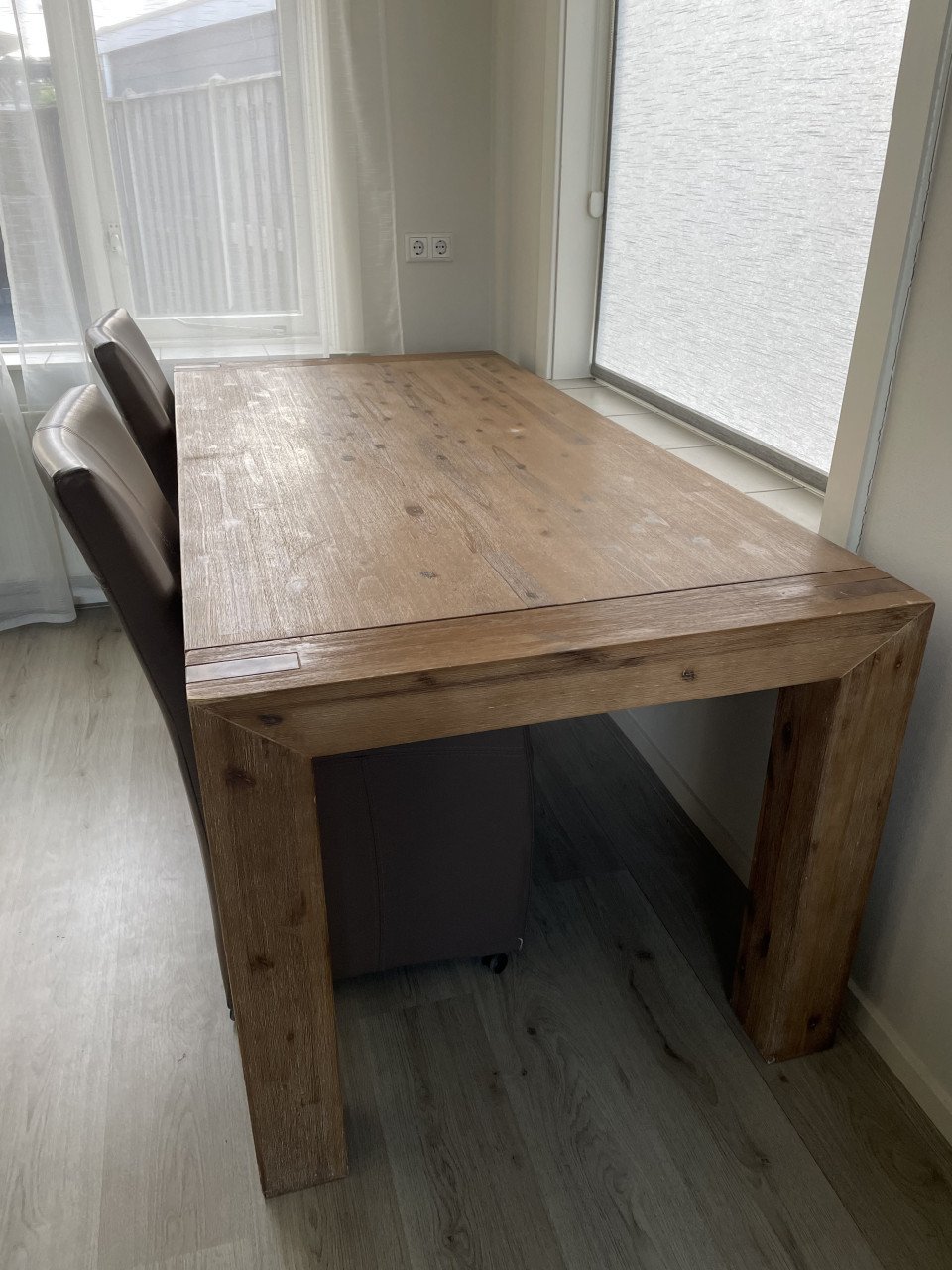 Tafel met 2 stoelen
