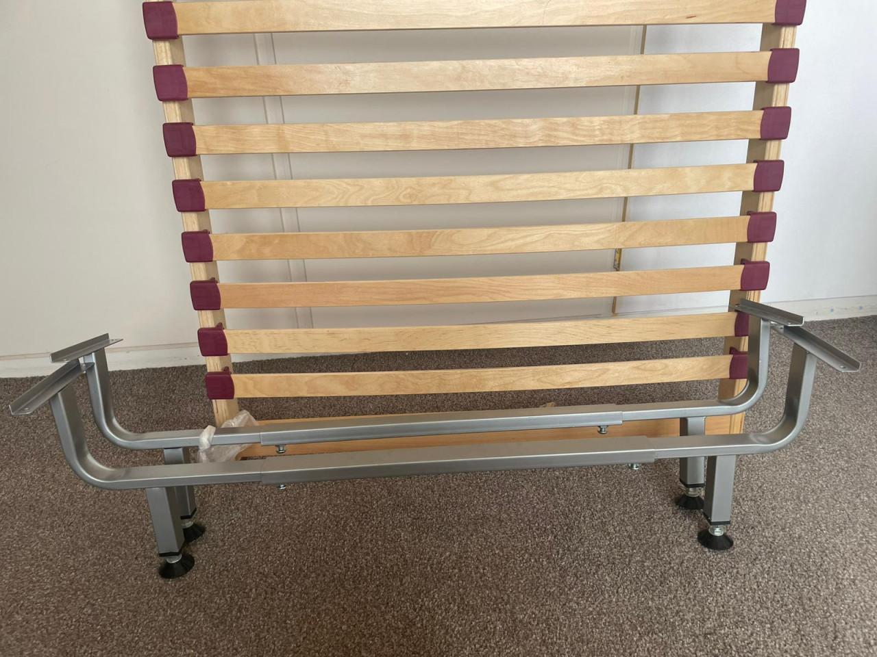 Lattenbodem met losse verstelbare poten. 80 x 210