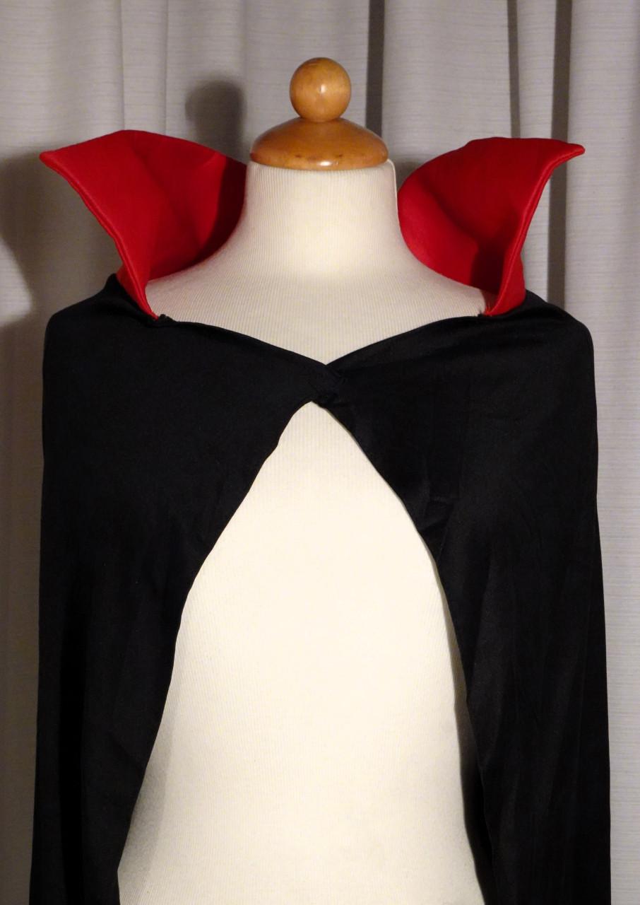 Nieuw ! Vampier / Dracula Cape Voor Volwassenen Dames Maat S