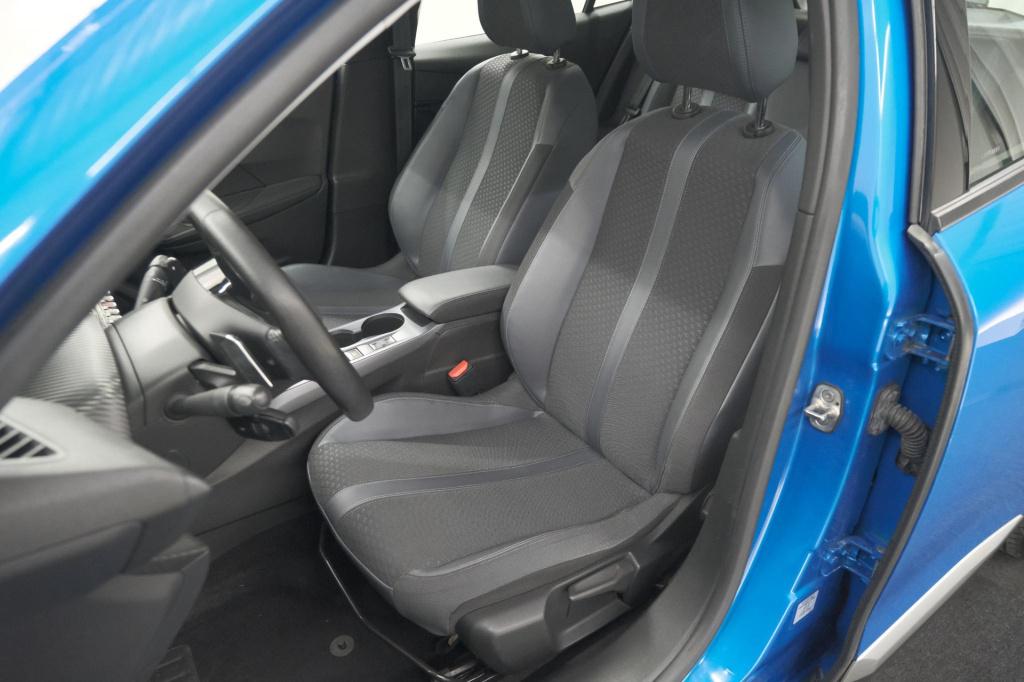 Peugeot 2008 puretech 130 eat8 allure | camera | navigatie | apple carplay 
