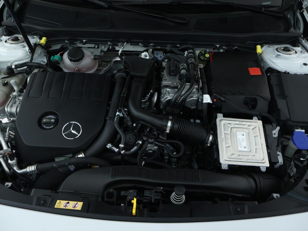 Mercedes-Benz Cla 250 e plug-in hybride elektrische achterklep | smartphone
