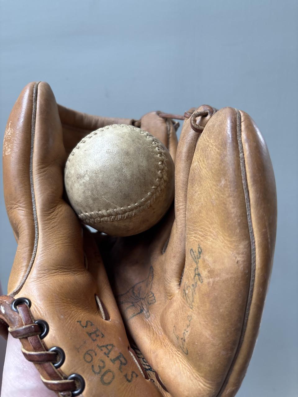 🧤 Vintage Sears Honkbalhandschoen + Bal