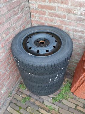 4 winterbanden op velg Suzuki swift