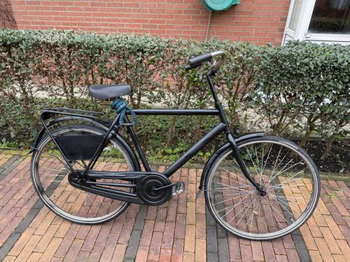 Goede zwarte stadsfiets