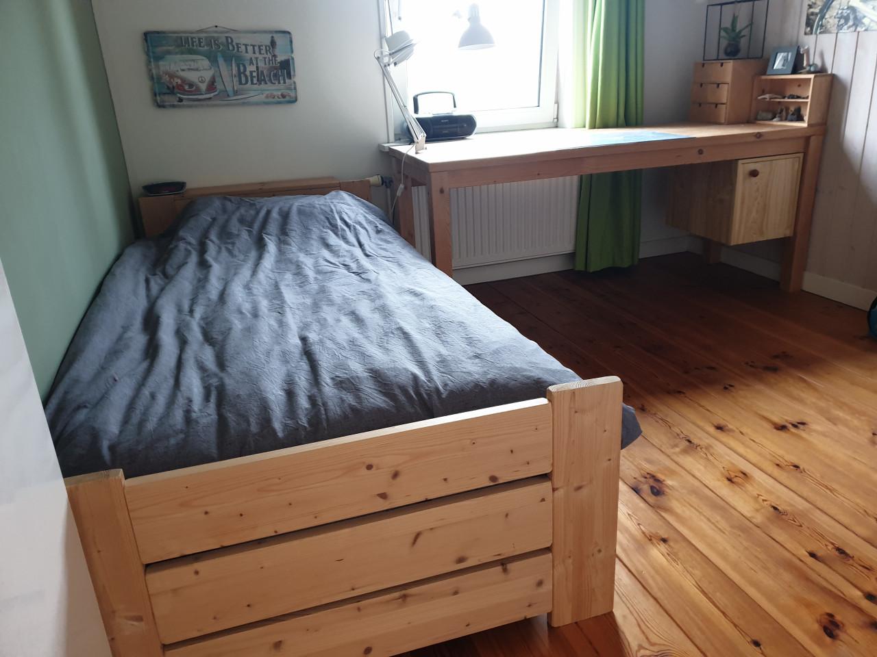 Houten bureau 180-66cm
