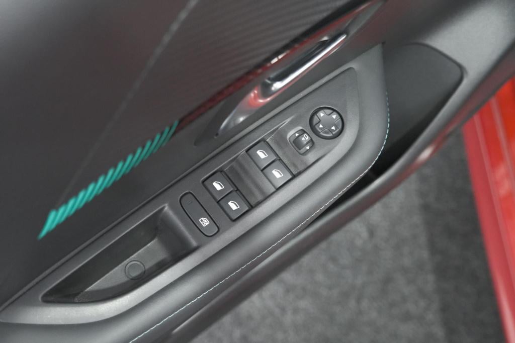 Peugeot 208 puretech 100 allure pack | camera | stoelverwarming | apple car