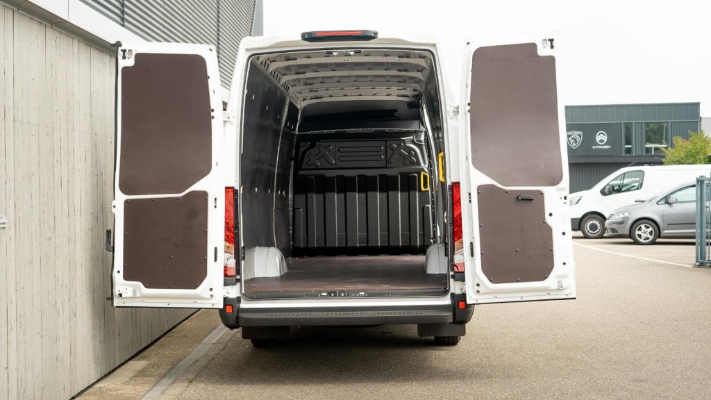 Iveco Daily 35s16v 2.3 410 h2 | direct leverbaar | complete betimmering laa