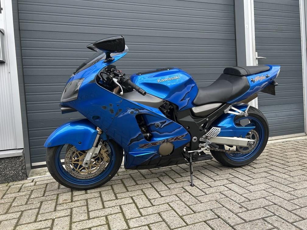 Kawasaki ZX12R uit 2002 met lichte kuipschade, rijklaar mee voor €2250,-