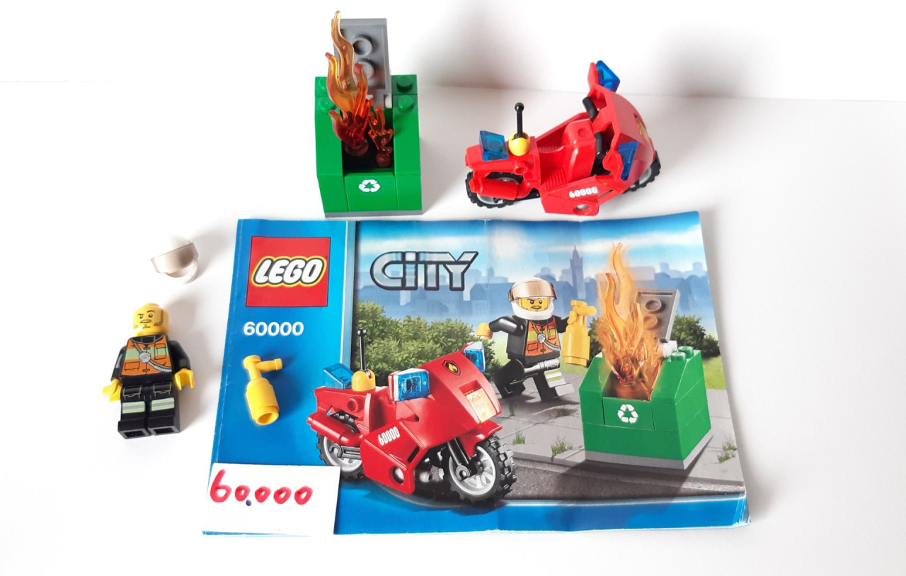 Lego City 60000: brandweermotor met minifiguur