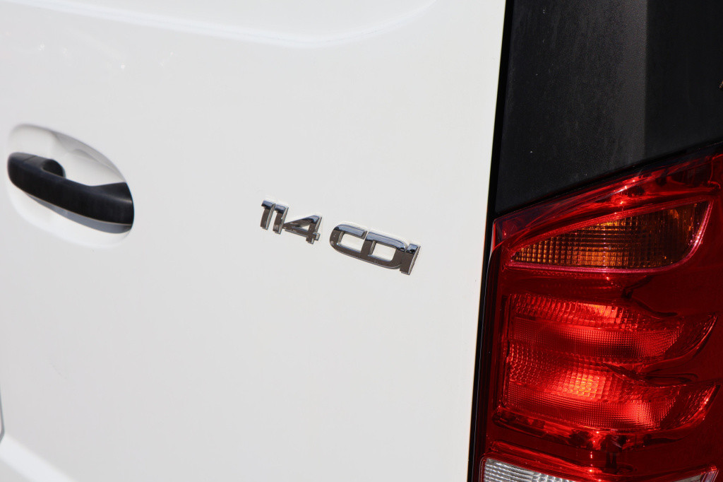 Mercedes-Benz Vito 114 cdi lang l betimmerd i airco l navi l deuren achter 