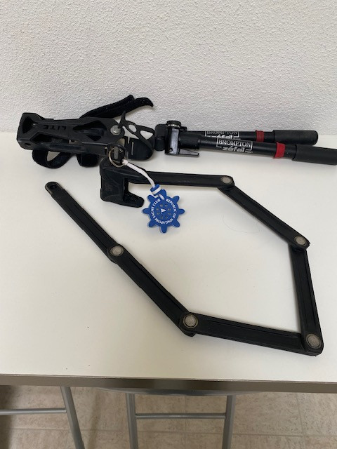 Brompton 2x fietspompjes    ;  ABUS vouwslot+houder