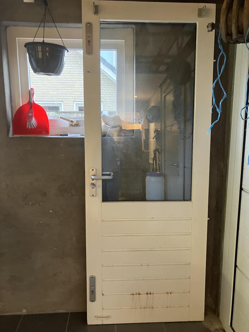 Hardhouten achterdeur met drie sloten