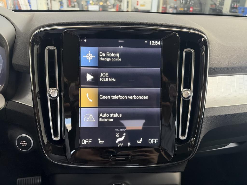 Volvo XC40 1.5 t4 recharge inscription expression | trekhaak | camera