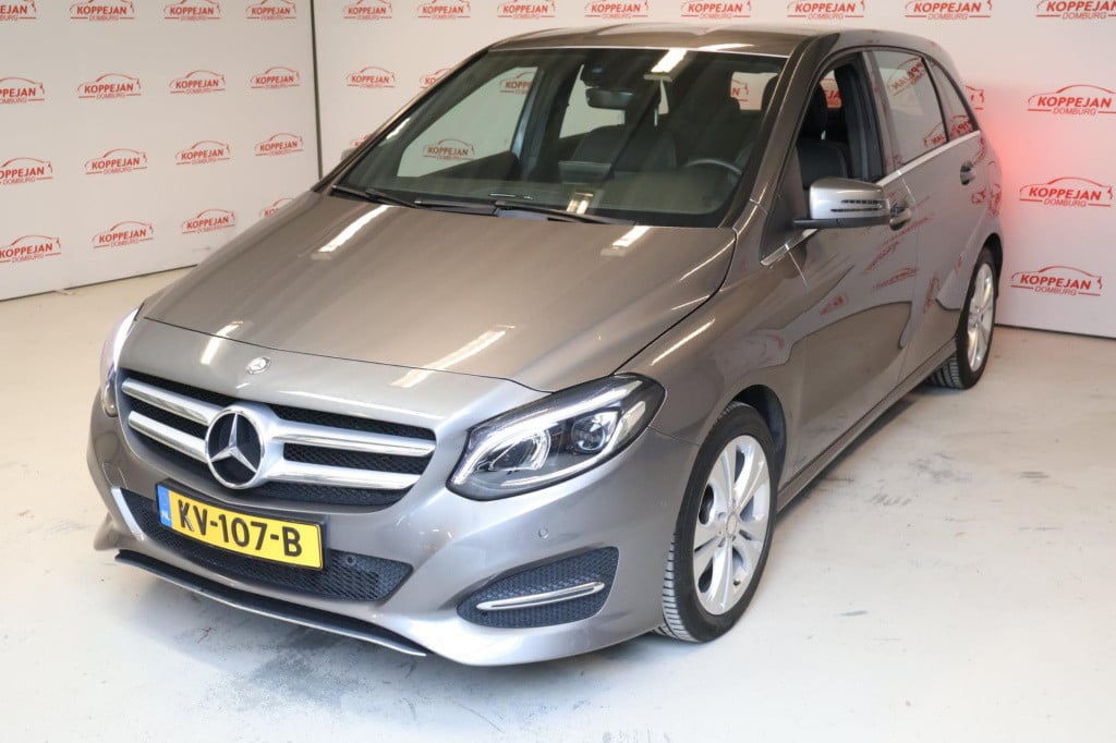 Mercedes-Benz B-Klasse 180 ambition nl auto,camera, wegdraaibare trekhaak, 