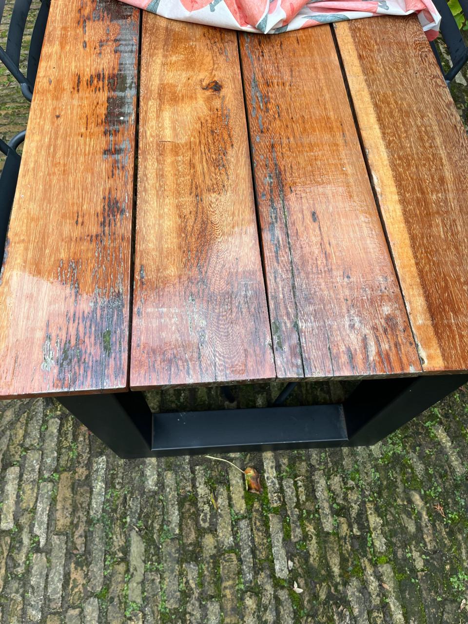 Tuintafel met metalen onderstel (hardhout)