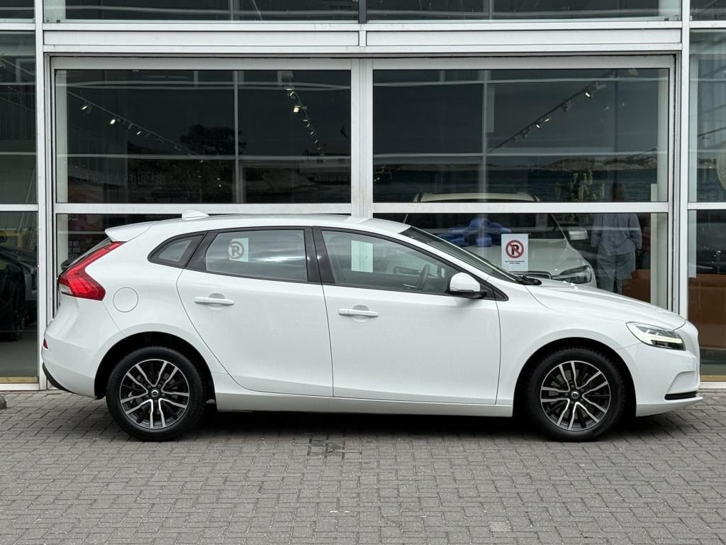 Volvo V40 t2 123pk aut6 polar+| navi| cruise| stoel.verw| led| pdc