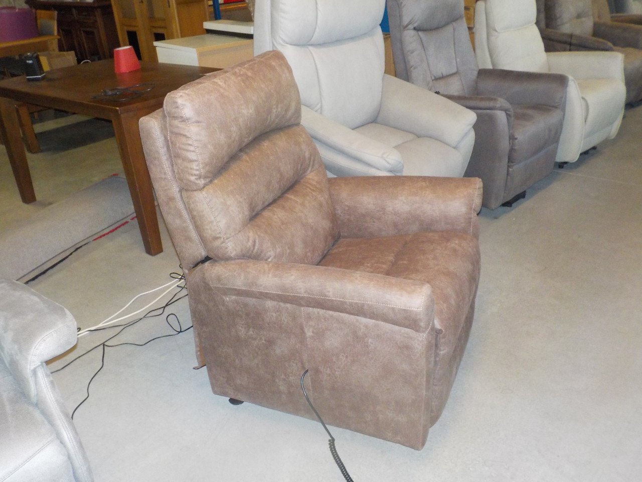 Nieuwe stoffen luxe elektrische sta-op relax fauteuil met 2 motoren € 795,-