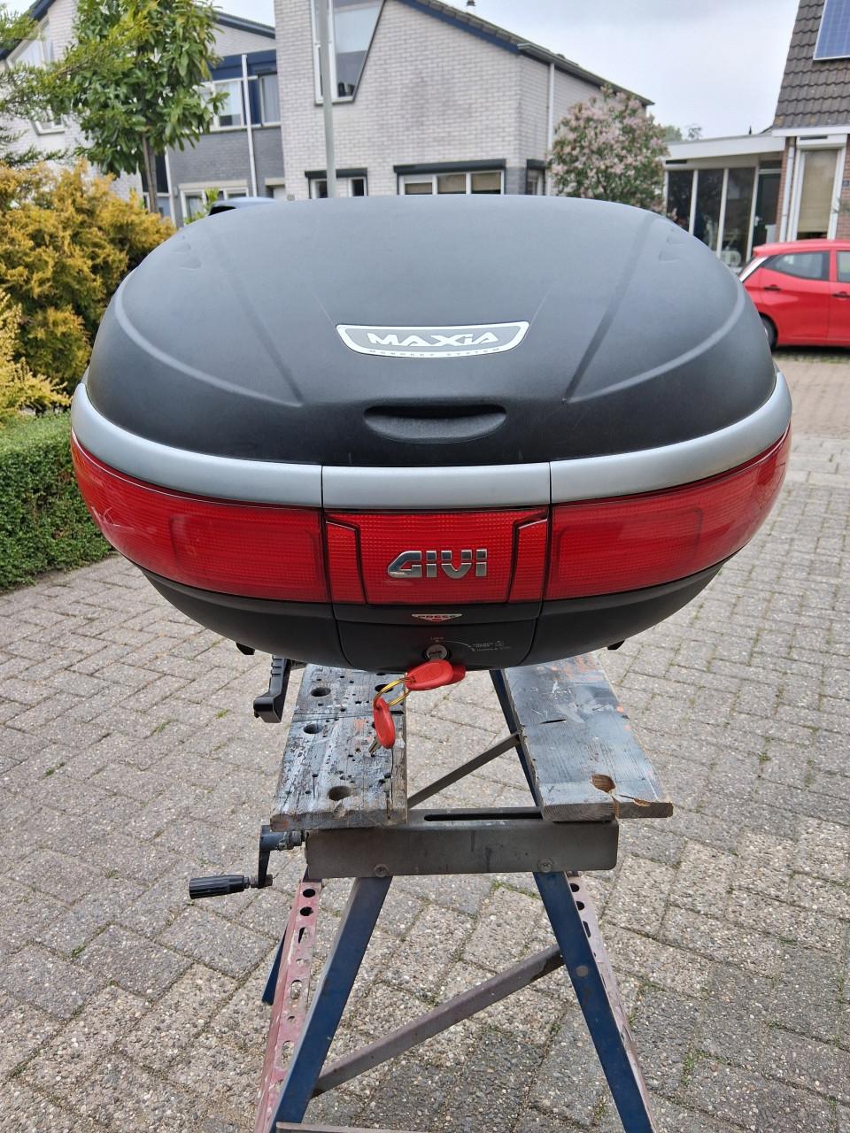 Top koffer plus drager voor Yamaha Diversion 600 bj 2002