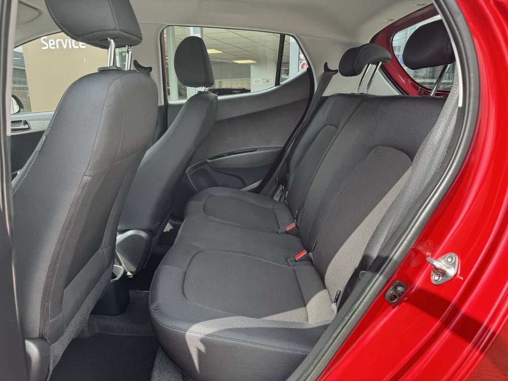 Hyundai I 10 1.0i comfort | trekhaak 13p. | cruise control | airco | blueto