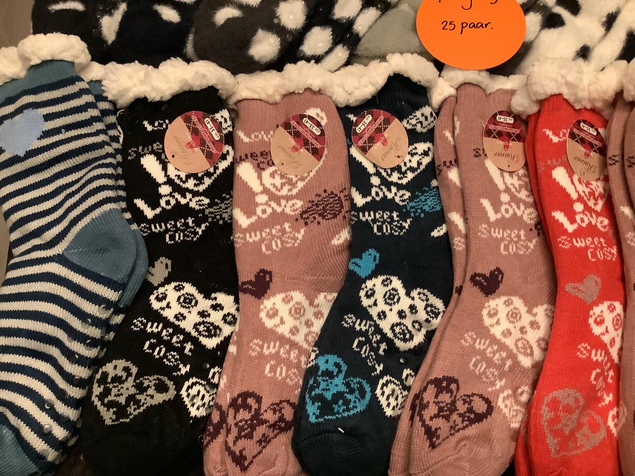 Partij dik gevoerde fluffy huissokken. ( partij 229)