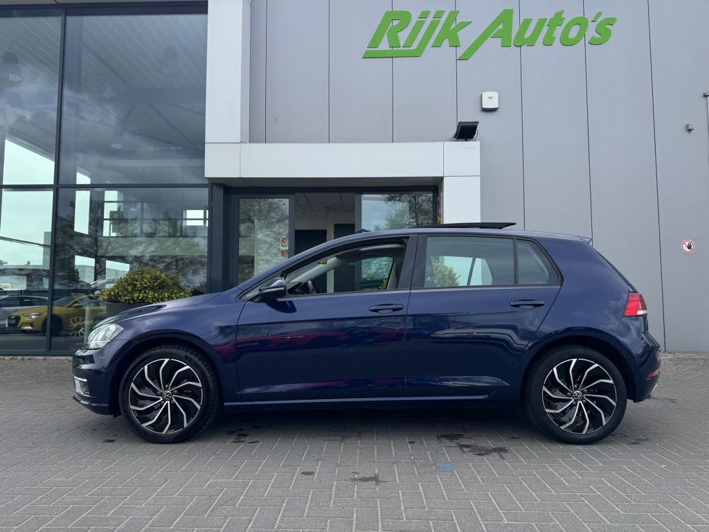 Volkswagen Golf 1.0 tsi * panoramadak * camera * navigatie * massage stoel