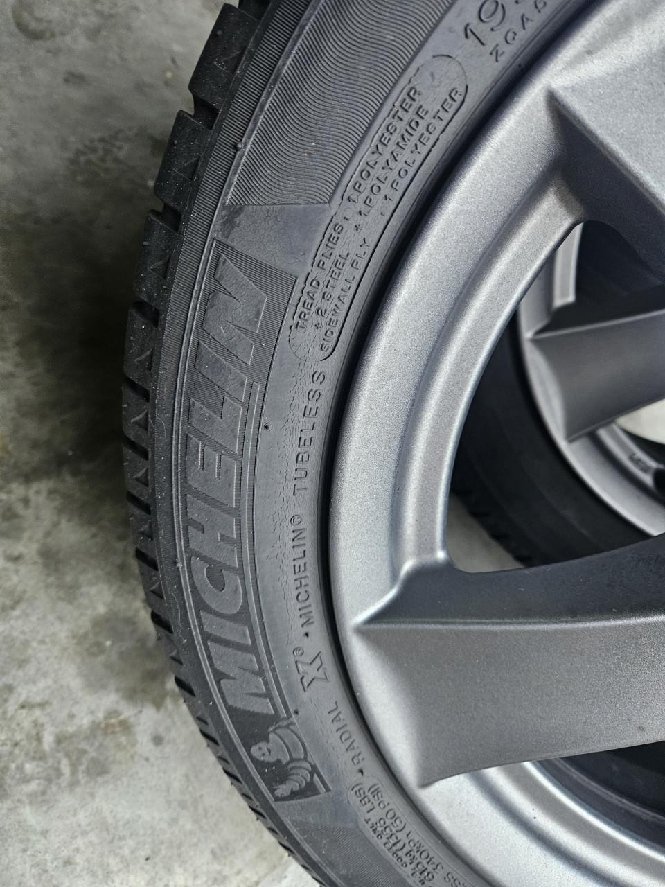 16 inch Dezent velden steek 5x100 met Michelin banden.