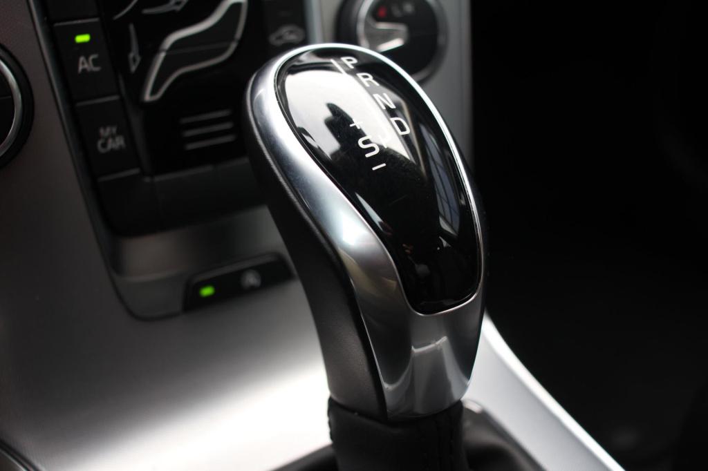 Volvo V40 1.5 t2 inscription aut. - leder - full led - navi - citycafety - 
