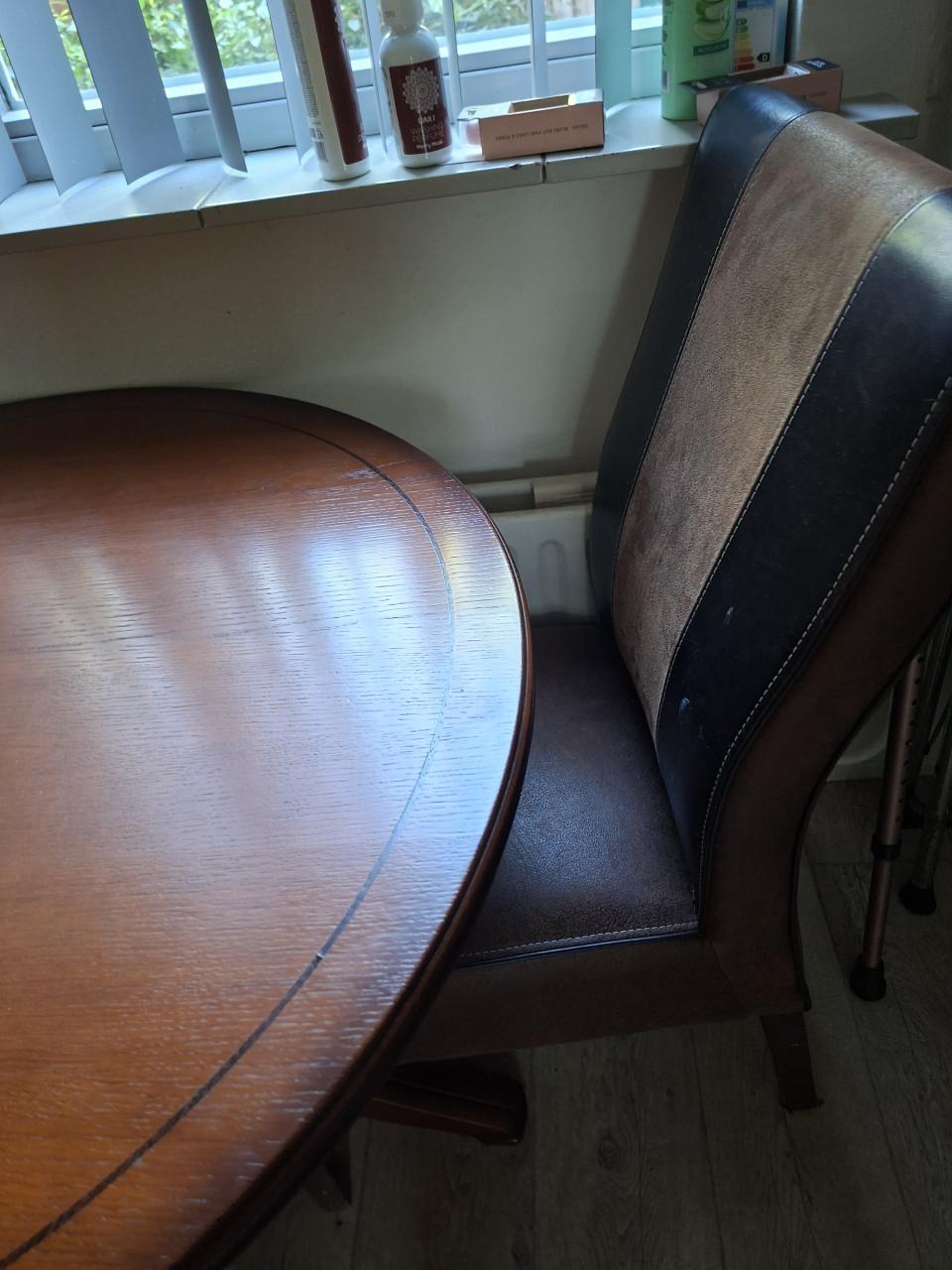 GROTE SALON TAFEL MET 4 LADEN PUNT GAAF
