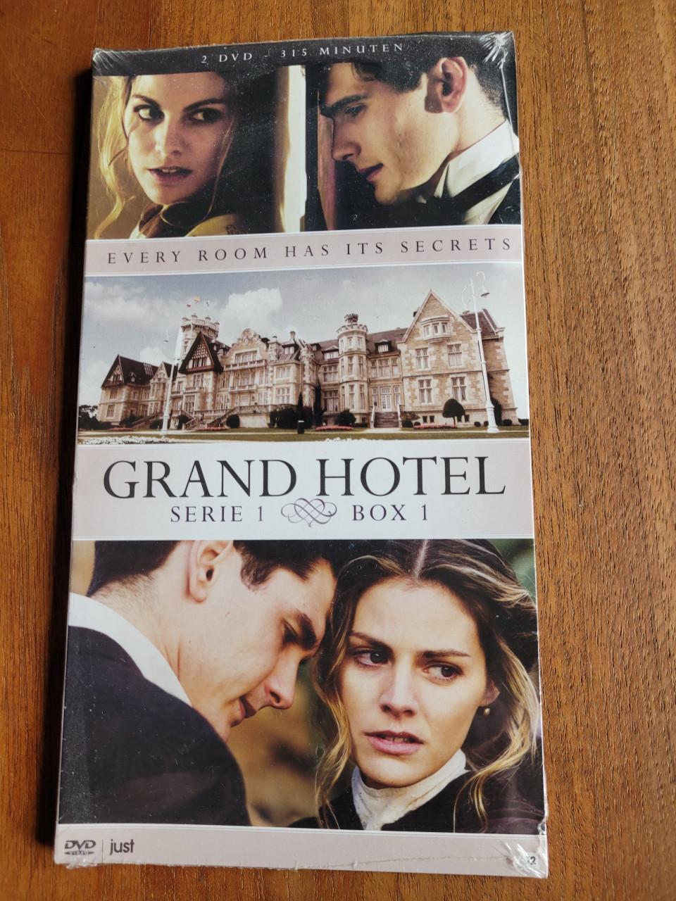 2 DVD nieuw in verpakking Grand Hotel 1