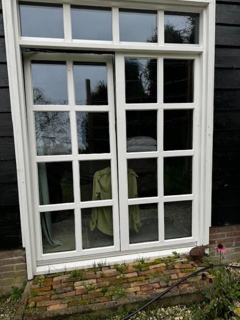Glazen pui met 1 groot beweegbaar raam, dubbel glas