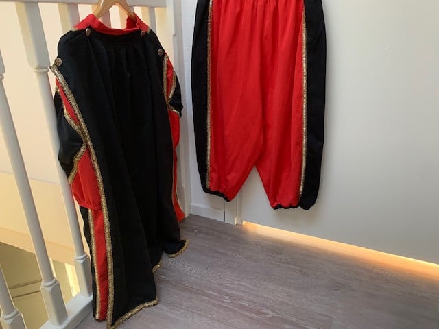 Sinterklaas en Pieten pakken