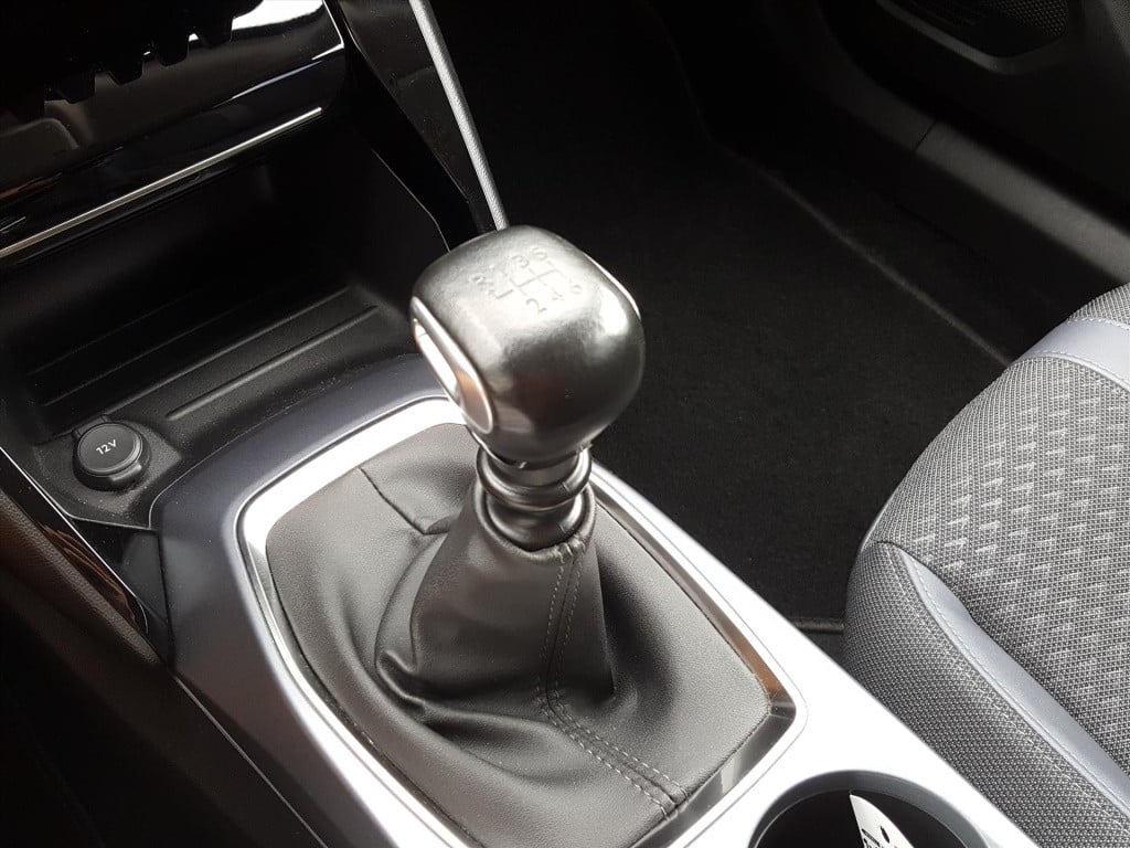Peugeot 2008 allure pack 1.2 pt-130pk trekhaak | apple carplay & android au