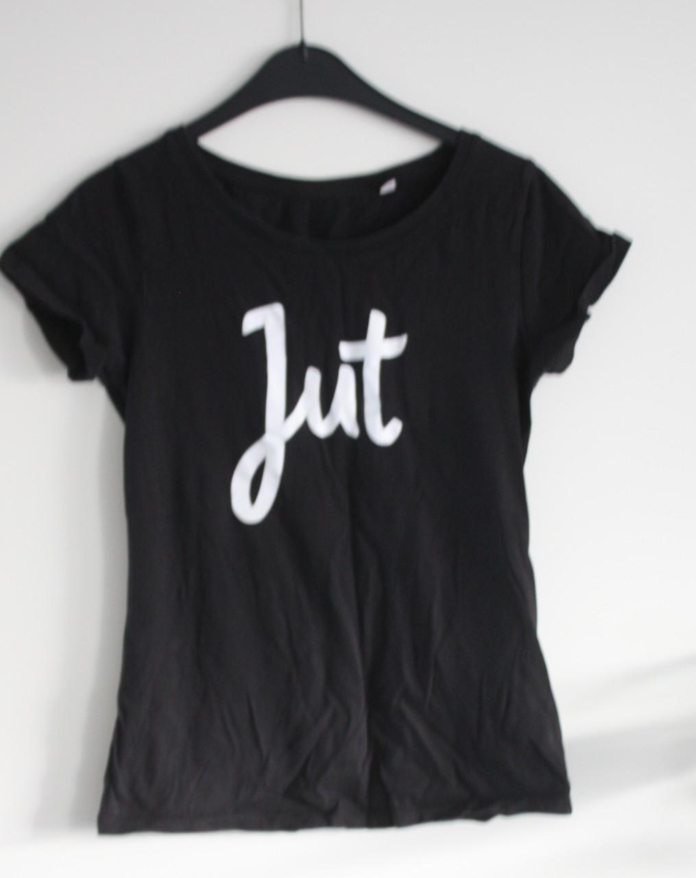 Zwart tshirt met witte tekst maat s