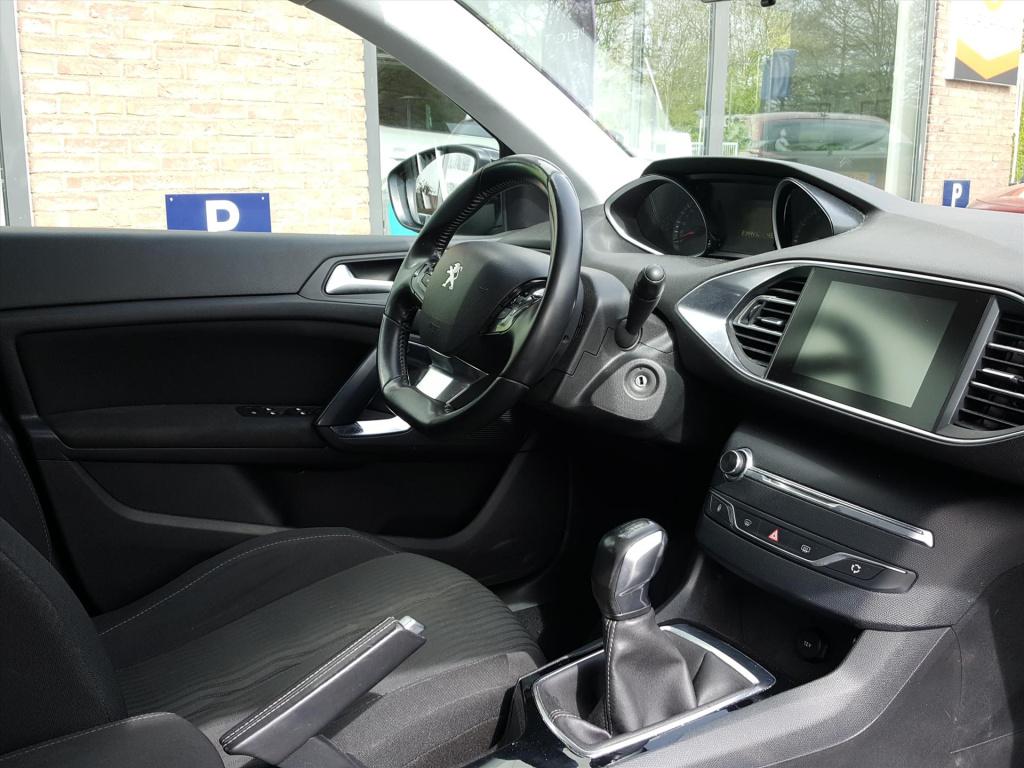 Peugeot 308 sw blue l. 1.2pt-110pk navigatie | trekhaak | cruise control | 