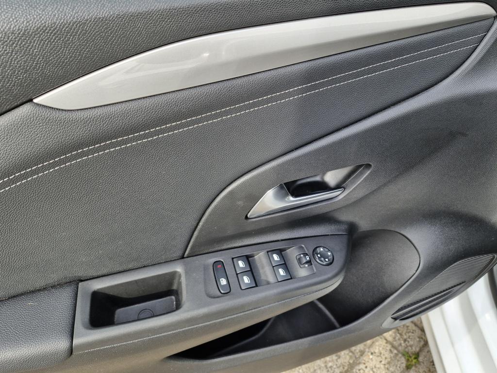 Opel Corsa 1.2 gs line turbo 101 pk | multimedia pakket | licht- en zicht p