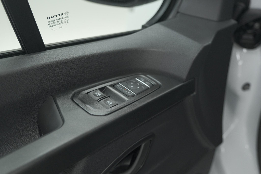 Renault Trafic 2.0 blue dci 130 t30 l2h1 advance | camera | apple carplay |