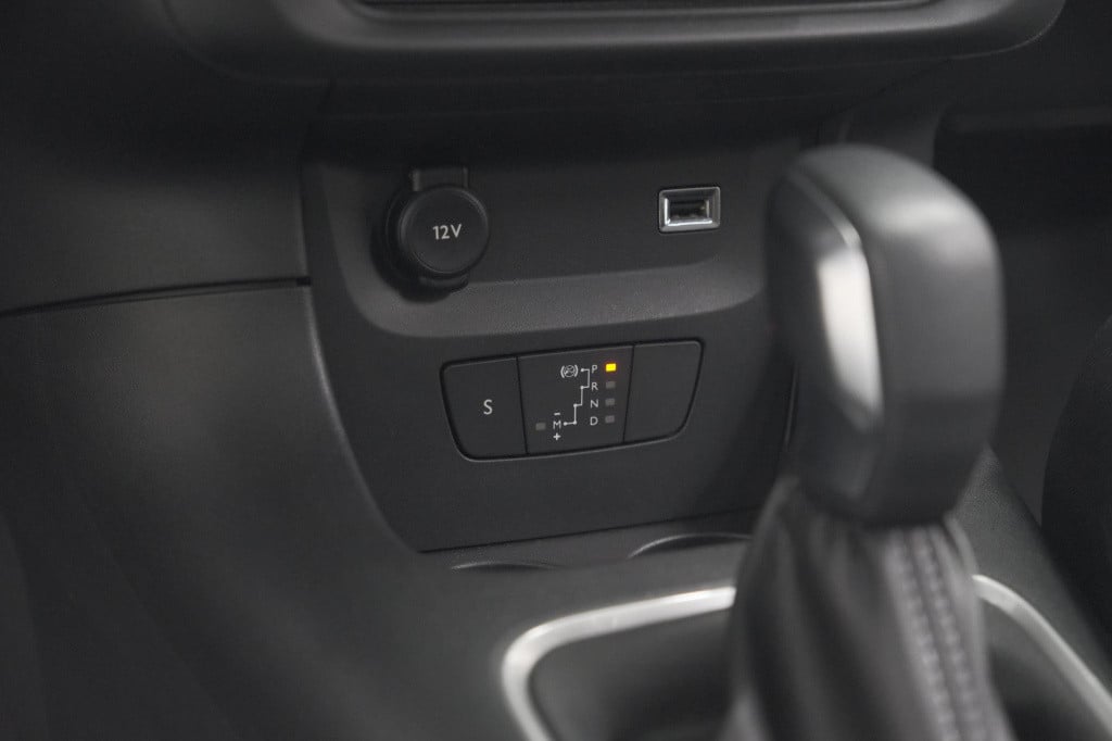 Citroen C3 puretech 110 eat6 shine | apple carplay | parkeersensoren | clim