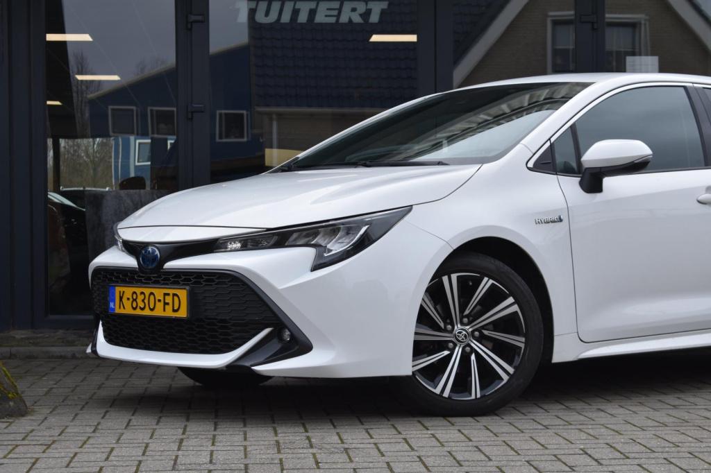 Toyota Corolla 1.8 hybrid dynamic | camera | apple carplay | android auto |