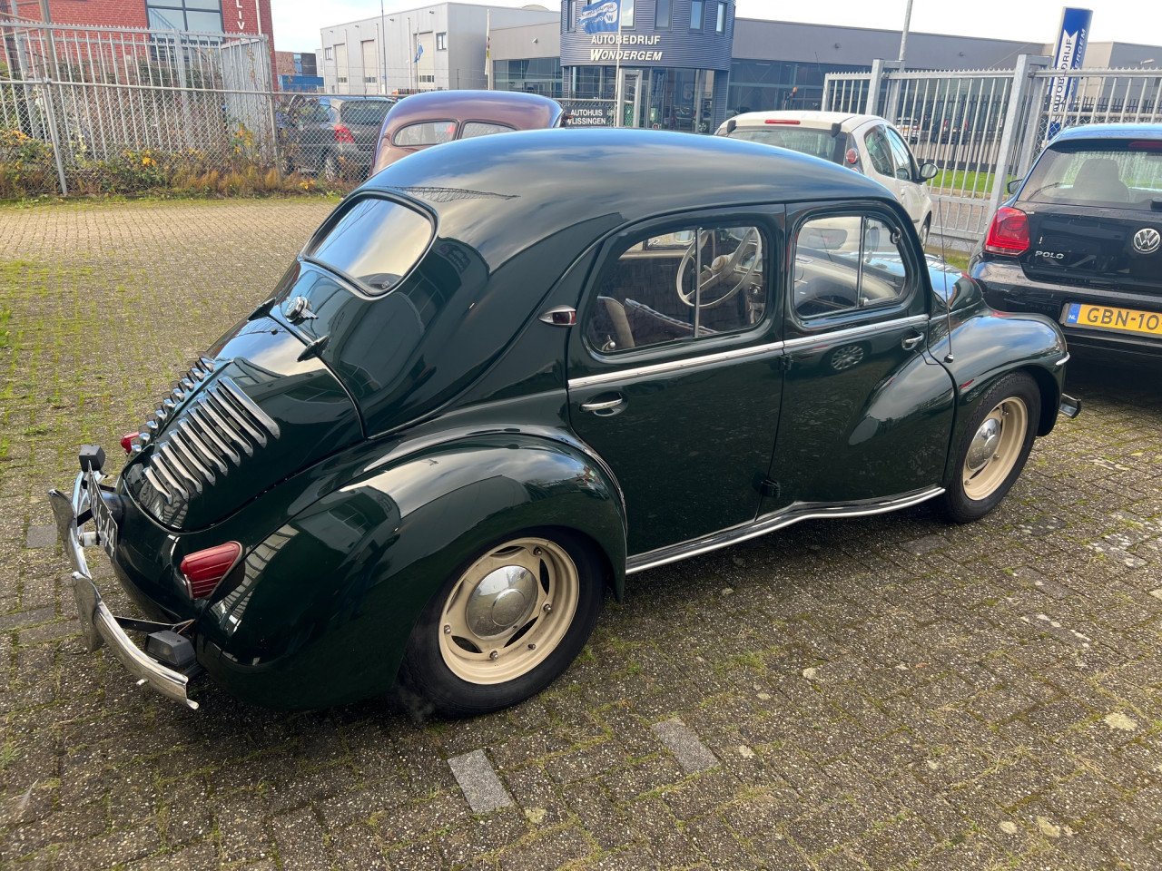 Prachtige Renault 4 CV uit 1957