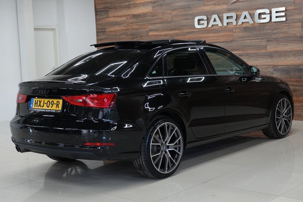Audi A3 limousine 1.8 tfsi | panorama | leder | camera | pdc |