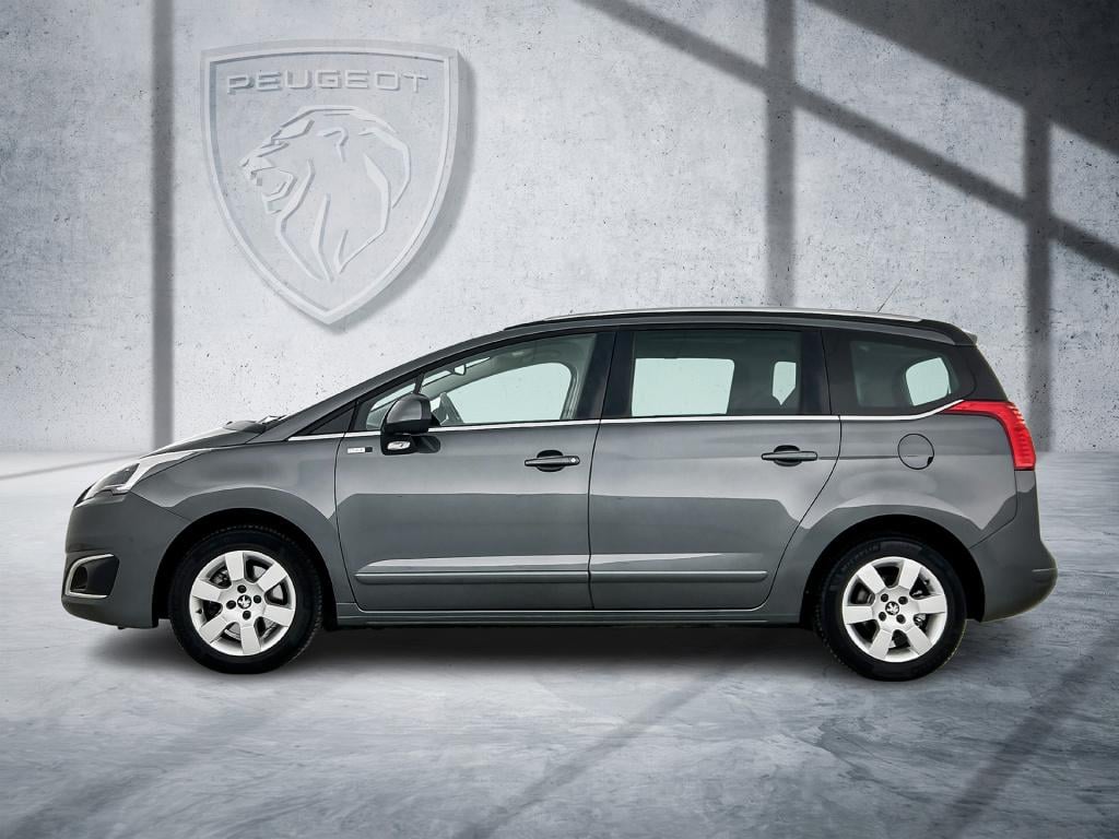 Peugeot 5008 130 pk style 7 persoons | rijklaar | trekhaak | panoramadak | 