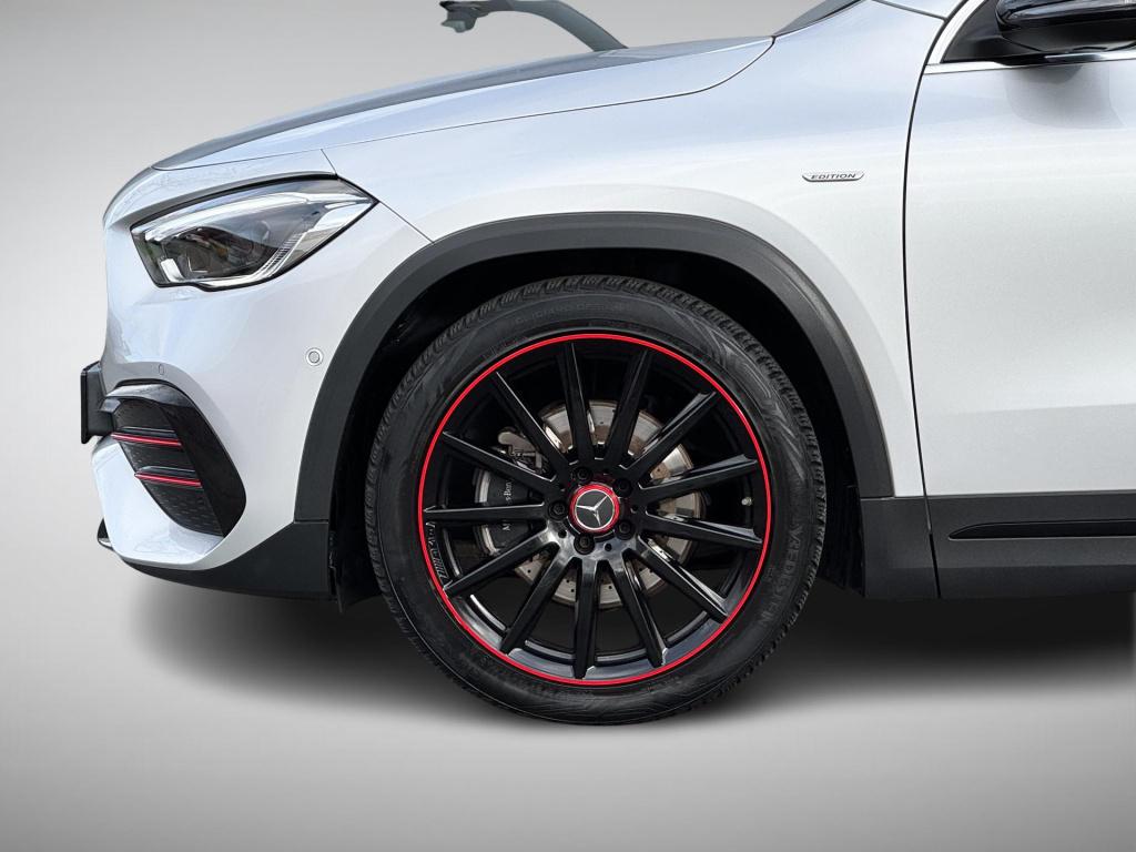 Mercedes-Benz Gla-klasse 200 amg line edition incl. trekhaak afneembaar!