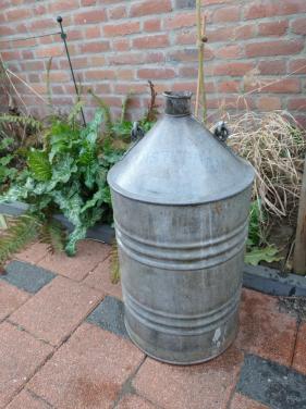 Grote zinken vat, inhoud 30 liter