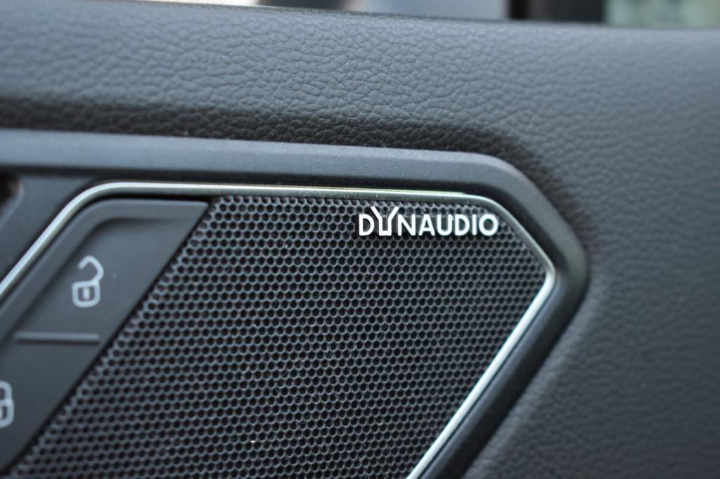 Volkswagen Tiguan 1.5 tsi act highline r-line | trekhaak | panoramadak | dy