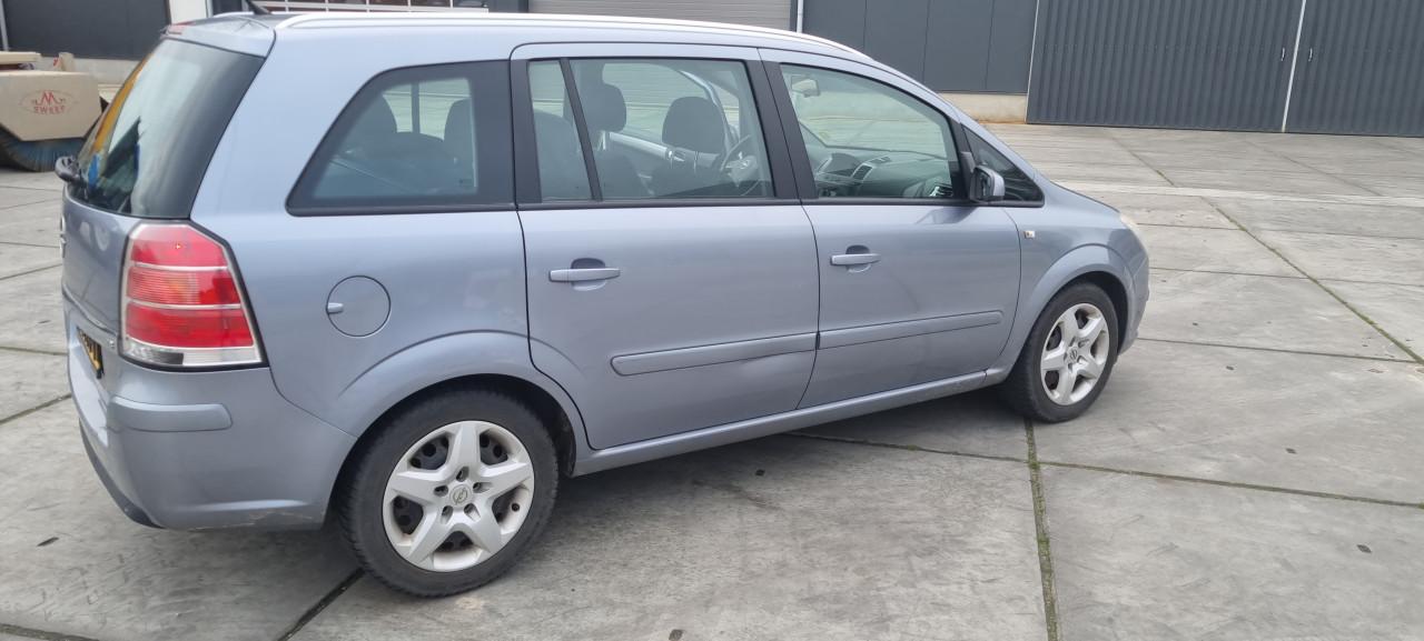 Opel zafira 1.8 (7 persoons)