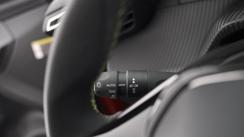 Peugeot 2008 puretech 130 gt | camera | dodehoekdetectie | navigatie | park